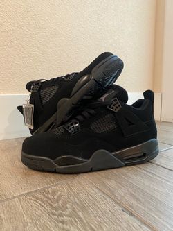 Black cats Jordan 4