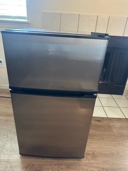 Midea Mini Fridge w/ Freezer – Great Condition