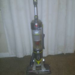 Hoover Wind Tunnel Air Steer able Bagless Upright Vacum Cleaner