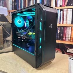 Custom Gaming PC / Intel I7-7700 / 16GB DDR4 / 1TB SSD / GTX 1070 Liquid Cool