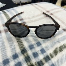 Oakley latch Marte tortoise sunglasses 009(contact info removed) Excellent Condition Authentic 