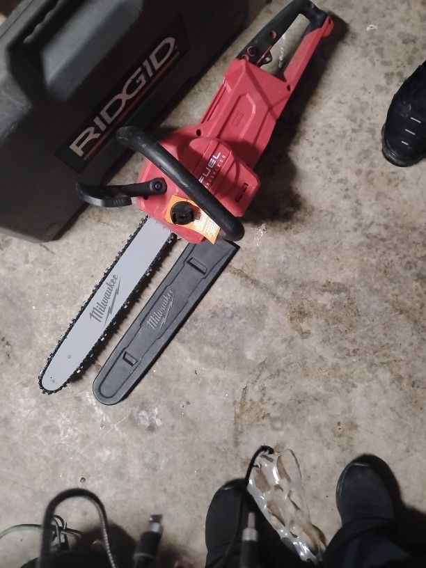 Milwaukee Chainsaw