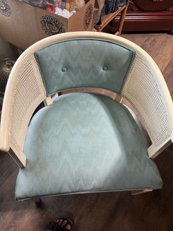 Barrel back side chair