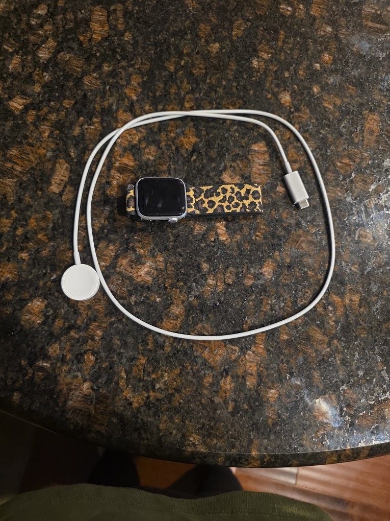 Apple Watch 2nd Gen W/ charger