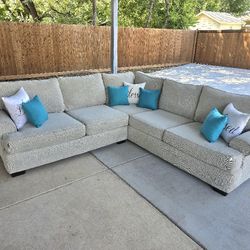GORGEOUS SECTIONAL 