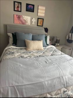 Living Spaces Queen Grey Platform Bed with drawers