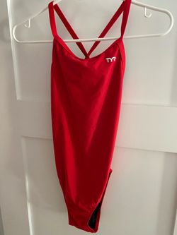 New Red  TYR diamondback solid female size 32 swimsuit