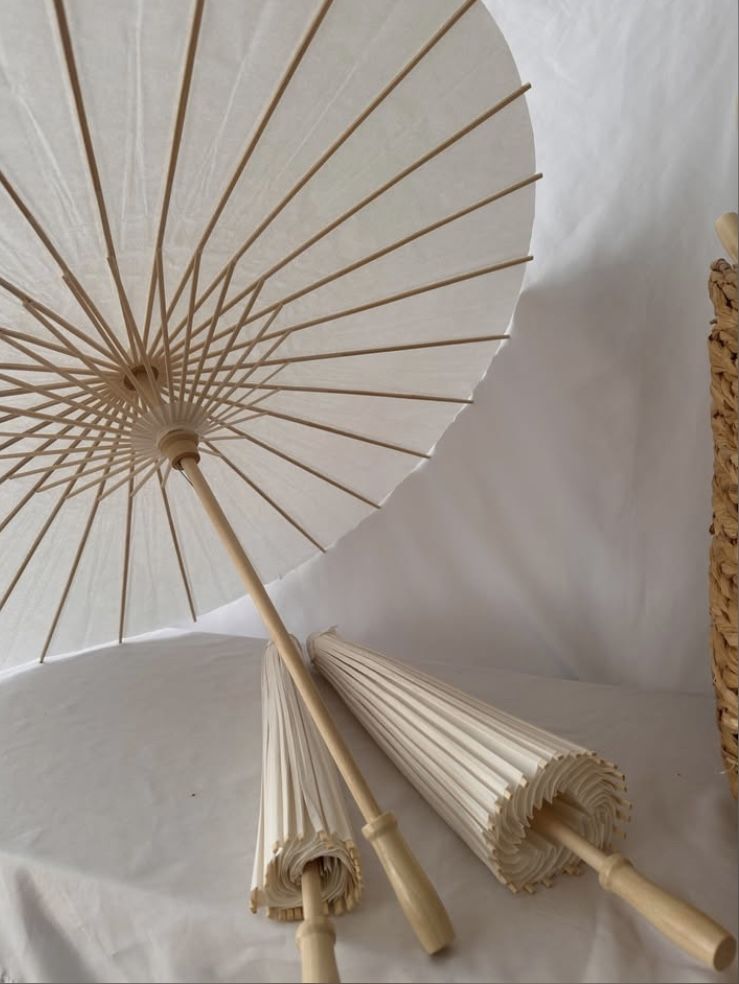  32 White Paper Parasols (33") + Tall Woven Water Hyacinth Basket