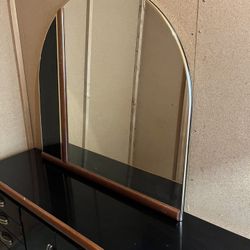 Dresser With Mirror