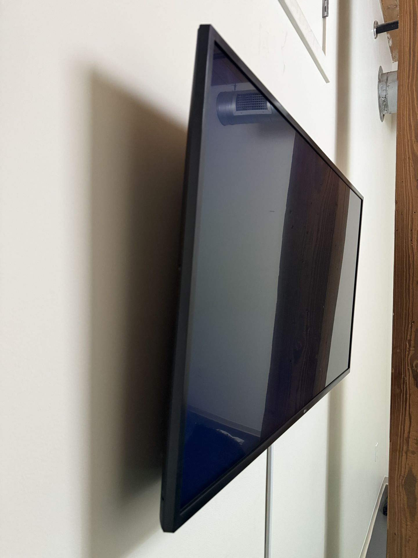 📺 50” LG 4K UHD Smart TV – Great Condition!
