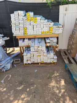 BRAND NEW WHITE ALUMINUM CORDLESS BLINDS.. SIZES IN PICTURES 8 DOLLARS EACH... CHECK OUT MY PAGE FOR MORE ✔️ ✅️