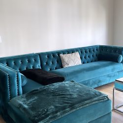 Sectional Couch ( New Used ) 