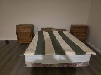 Queen Size Firm Mattress, Box Spring, Bed Frame, Pillows & Blankets