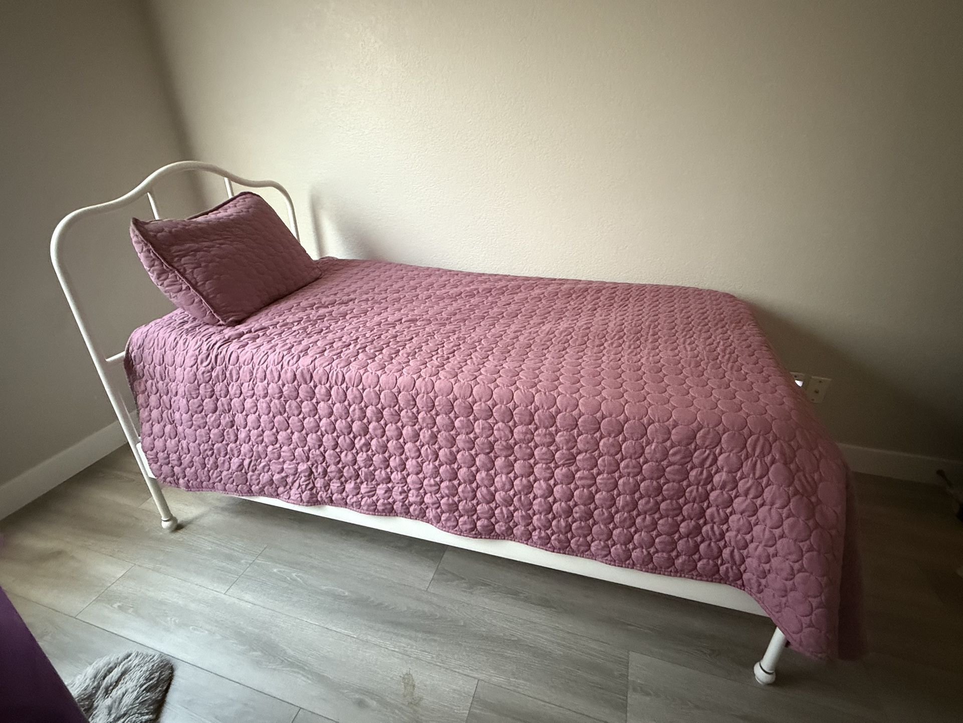 Twin Bed With Matress And Box Spring