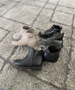 Girl boots size 9c
