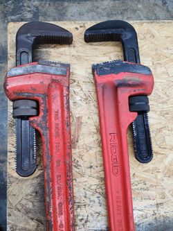 Set of Ridgid 48 inch Heavy-duty Straight Pipe Wrench