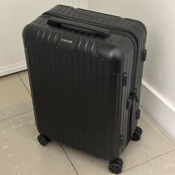 RIMOWA Essential Cabin Carry-On