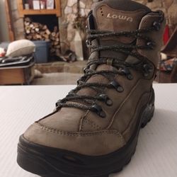 (Size 9 Women / 7.5 Men) Great Condition, Iowa Renegade GTX Mid Gore-Tex Waterproof Hiking Boot Men's (contact info removed) Espresso