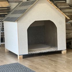 Huge Dog House ✨✨✨
