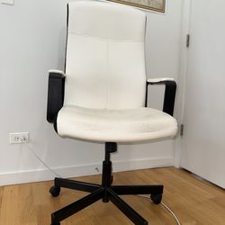 Desk Chair – Works Great, Some Wear (Cheap)