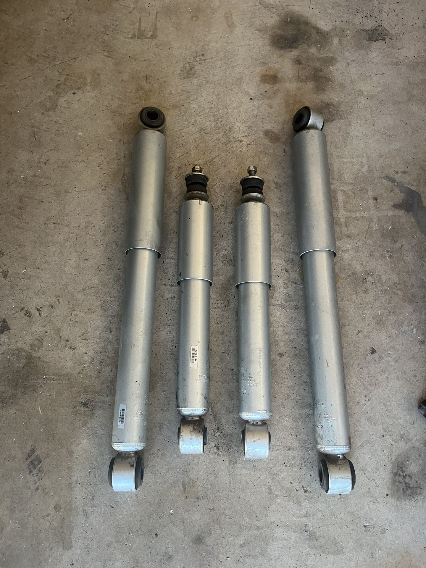 Toyota Pickup Front And Rear Shocks 86