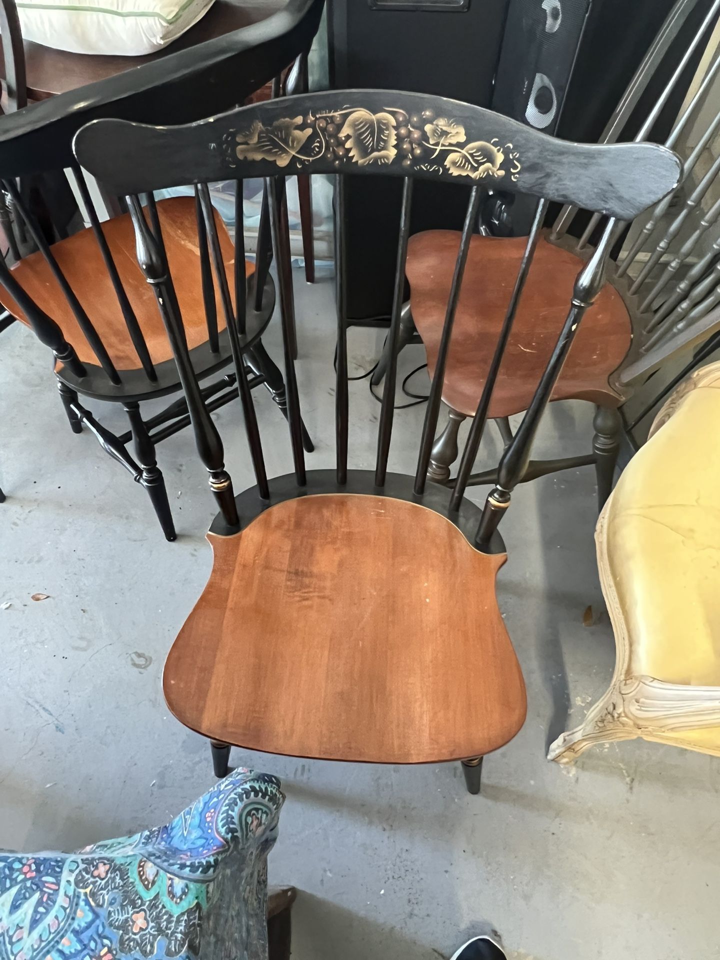 Hickory Black Dining Room Or Kitchen Table & Matching Chairs 
