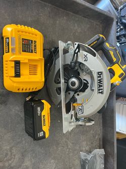 DEWALT 20-Volt MAX 7-1/4 in. Cordless Circular Saw (Tool Only)