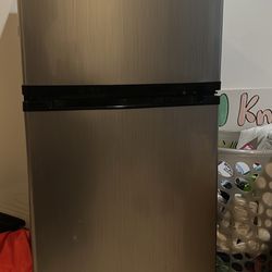 Mini fridge With Freezer 