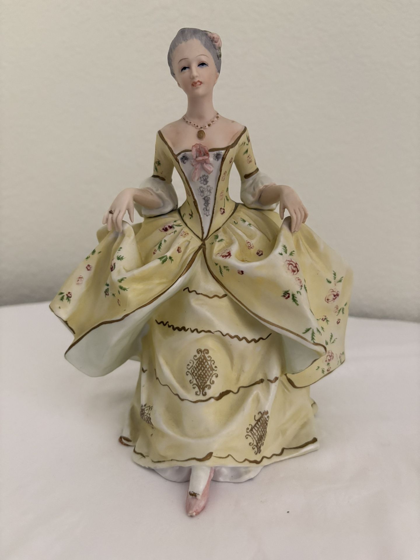 Italian Vintage Richard Ginori-Capodimonte Porcelain Doll Figurine. Excellent Condition