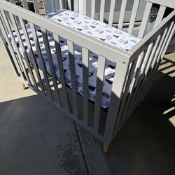 Mini crib