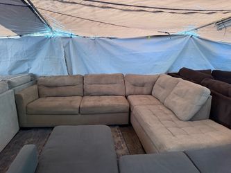 Gray couch great condition clean we sell all the time delivery 40 local