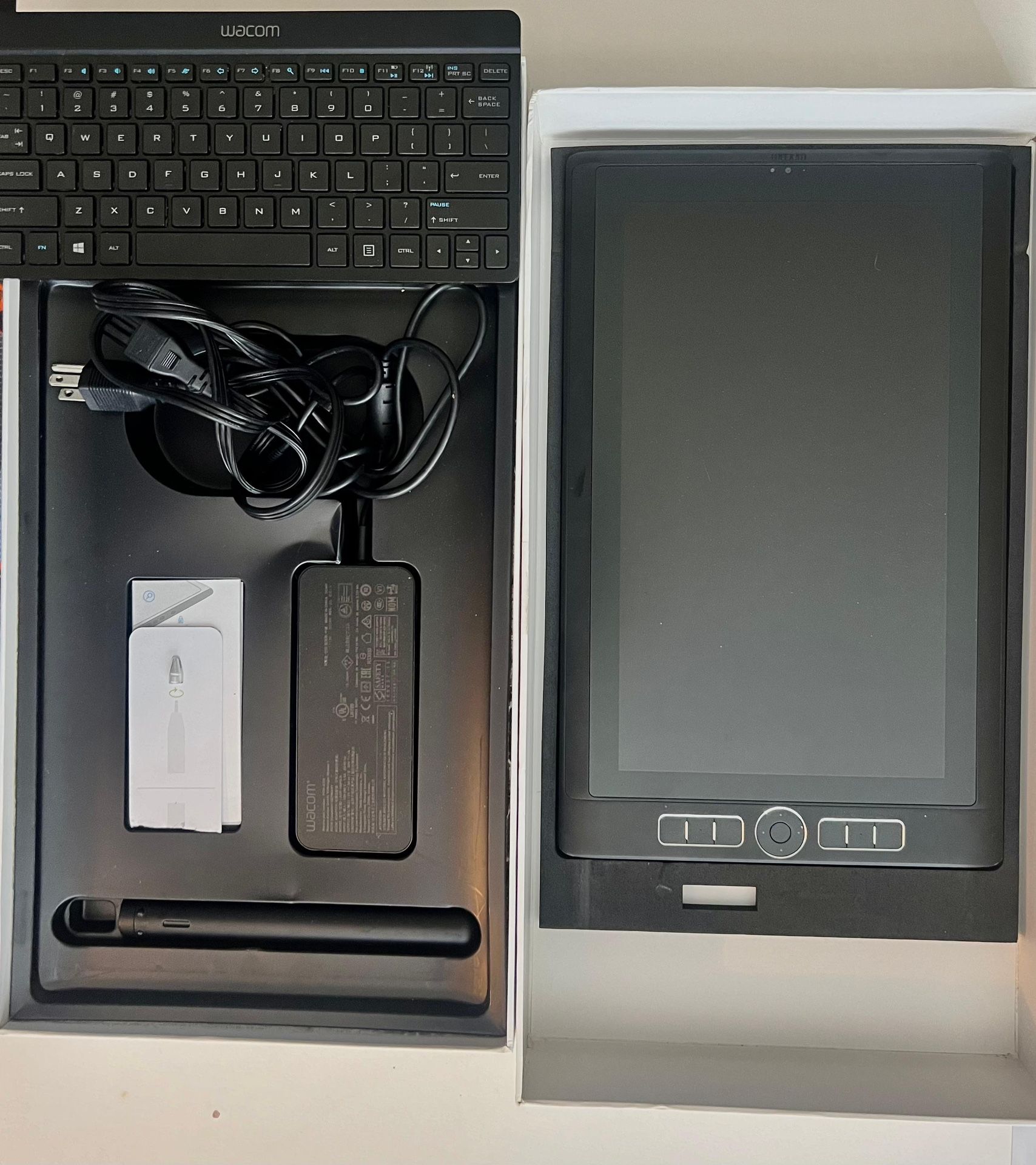 Wacom MobileStudio Pro 13 Core i5 128GB DTH W1320 with Keyboard