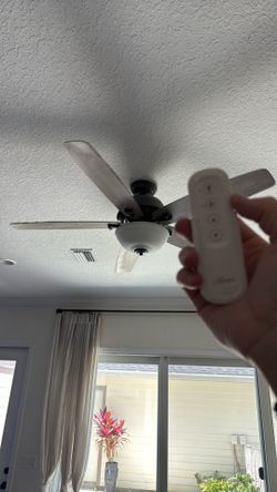 Hunter ceiling fan with remote like new