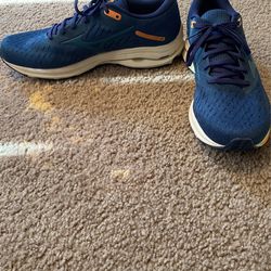Mizuno Waverider 24 size: 12