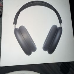 Apple AirPods Maxes 2024