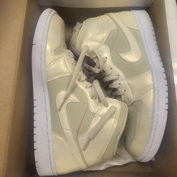 Jordan 1 size 12 wm/10.5 men's  100