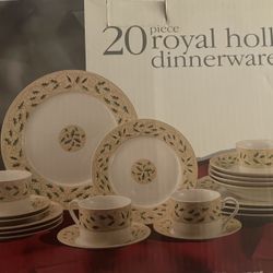 Gibson Vintage Christmas Royal Holly Dinnerware. Holiday. Table Set. New / Christmas Gift /Christmas Holiday Dinner Plates
