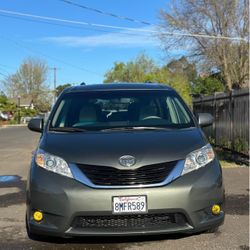 2012 Toyota Sienna