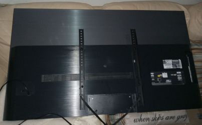 LG 48" OLED 4K TV with Wall Mount Brackets