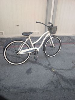 Women beach cruiser