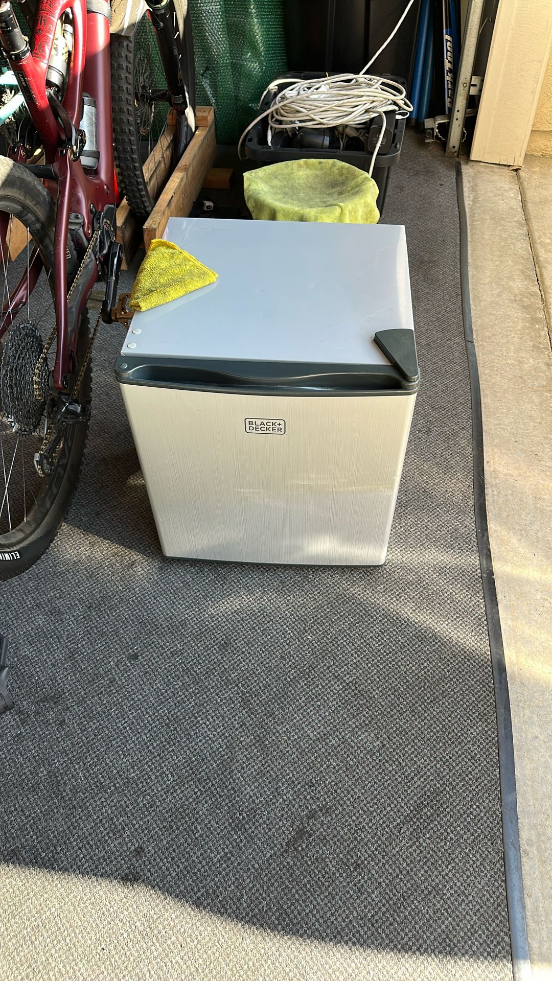 Blacked Decker Mini Fridge