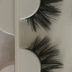 Never Worn Eyelashes 