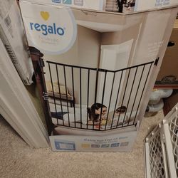 Metal staircase baby gate