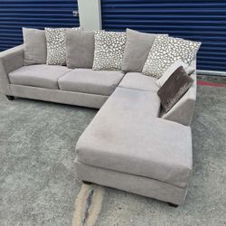 Sectional With Chaise 