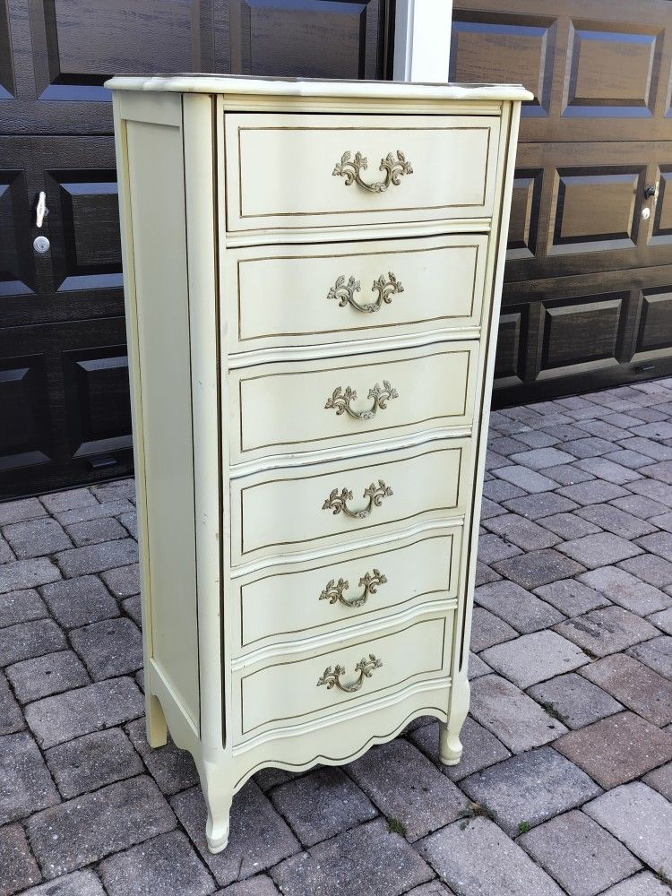 Vintage Bassett French Provincial Louis XV Style 6 Drawer Lingerie Chest.
