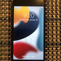 Apple iPhone 7 32GB Unlocked For Any Carrier Like New!