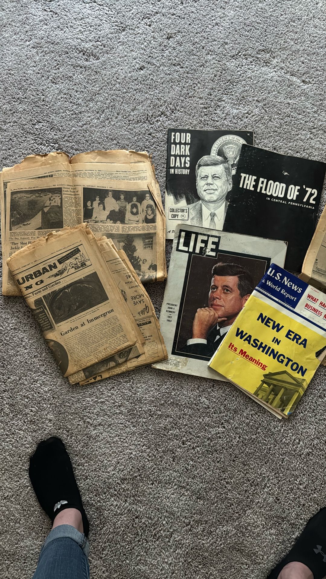 COLLECTABLE PRESIDENT JFK Magazines And News Paper Articles 