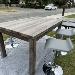 Wood Table w/chairs 