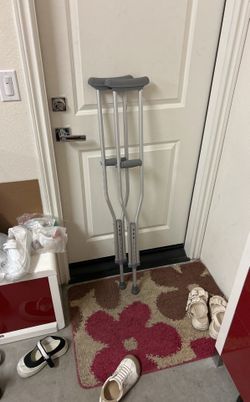Medline Aluminum Crutches for Kids, Adults & Seniors, Walking Aid, 300 LB Weight Capacity,1 Pair, Fitting 5'2" - 5'10"
