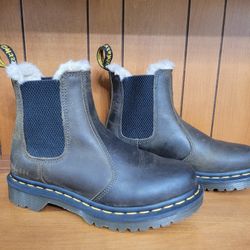 Dr Martens Leonore Leather Fur Boots - Women 5. Like new